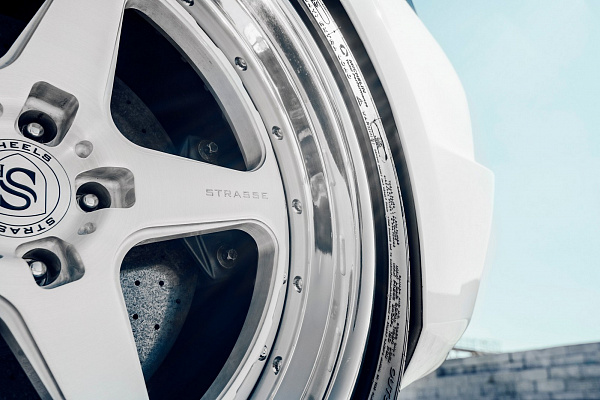 Фото дисков Strasse Wheels S5 Track Глянцевый лак на Chevrolet Corvette C8