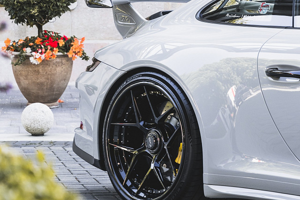 Фото дисков Brixton Forged PF7 Черный глянец на Porsche 911 VII