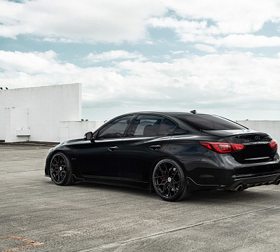 Фото дисков HRE FF10 на Infiniti Q50
