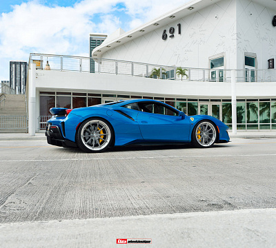 Фото дисков HRE S104SC на Ferrari 488