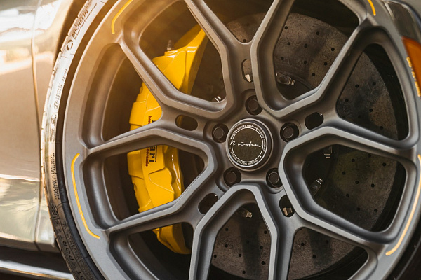Фото дисков Brixton Forged CM5-RS Сатиновый графит на Ferrari SF90