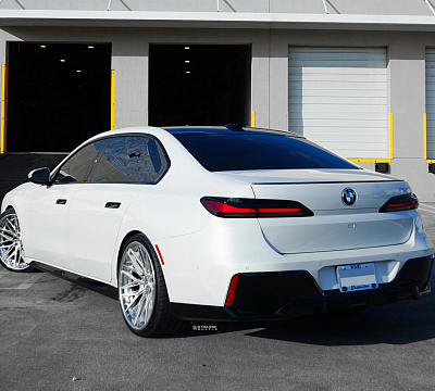 Фото дисков Strasse Wheels SV10M-RS Deep Concave FS на BMW 7 (G70)