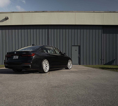 Фото дисков Strasse Wheels SV10M-RS Deep Concave FS на BMW 7 (G11/G12)