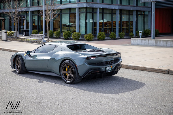 Фото дисков Brixton Forged TR05 Сатиновая бронза на Ferrari 296
