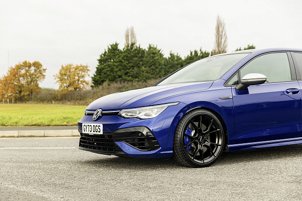 Фото дисков Rotiform KPR Черный сатин на Volkswagen Golf VIII