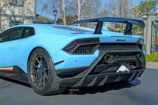 Фото дисков Savini SV10 Другой цвет на Lamborghini Huracan