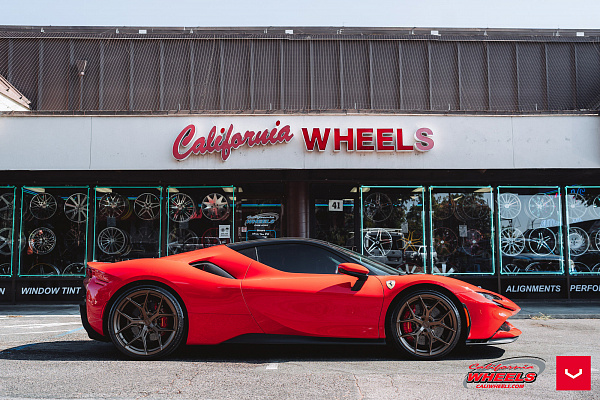 Фото дисков Vossen HF-5 Сатиновая бронза на Ferrari SF90