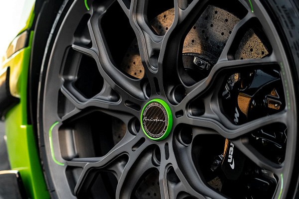 Фото дисков Brixton Forged PF14 R / RS Сатиновый темный лак на McLaren 600
