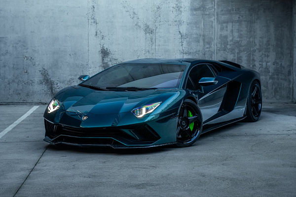 Фото дисков Brixton Forged TR05 Черный глянец на Lamborghini Aventador