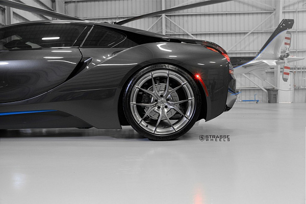 Фото дисков Strasse Wheels SM5R Deep Concave Monoblock Сатиновый темный лак на BMW i8