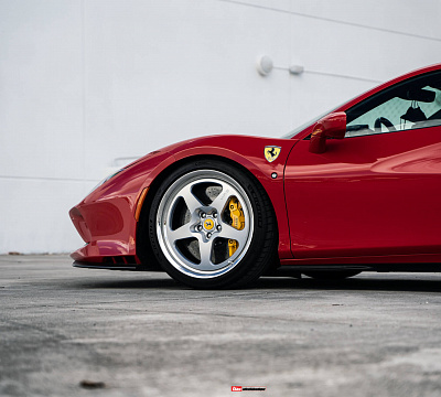 Фото дисков HRE 527 на Ferrari F8