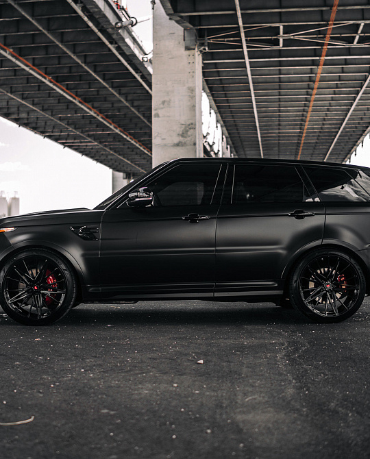 Фото дисков M-X6 Черный глянец на Land Rover Range Rover Sport II