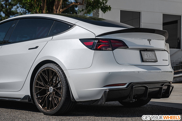 Фото дисков HRE FF28 Глянцевая темная медь на Tesla Model 3