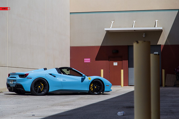 Фото дисков Anrky AN12 Черный сатин на Ferrari 488