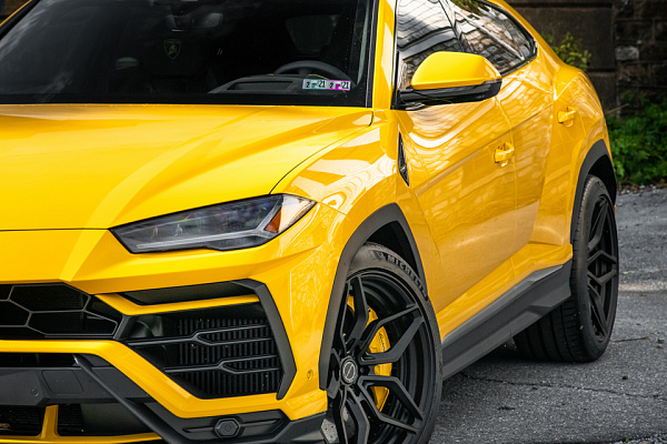 Фото дисков Brixton Forged PF9 Черный сатин на Lamborghini Urus