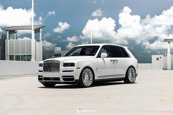 Фото дисков Anrky RF-382 Глянцевый лак на Rolls-Royce Cullinan