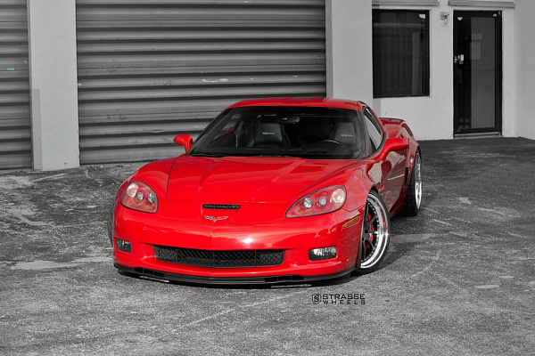 Фото дисков Strasse Wheels R10 Performance Другой цвет на Chevrolet Corvette C6