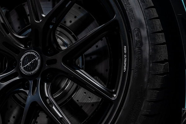 Фото дисков Brixton Forged FDE01 Черный сатин на Maserati MC20