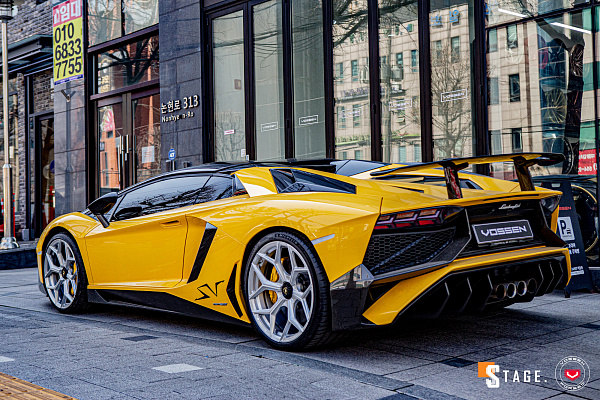 Фото дисков NOVITEC NL4 Глянцевый лак на Lamborghini Aventador