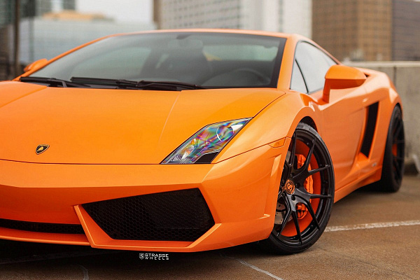 Фото дисков Strasse Wheels SM5R Deep Concave Monoblock Другой цвет на Lamborghini Gallardo
