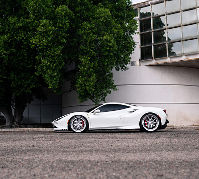 Фото дисков HRE S101SC на Ferrari F8