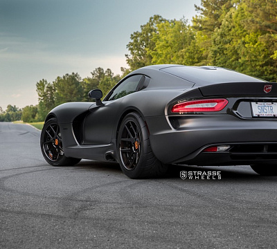 Фото дисков Strasse Wheels SM5 Deep Concave на Dodge Viper