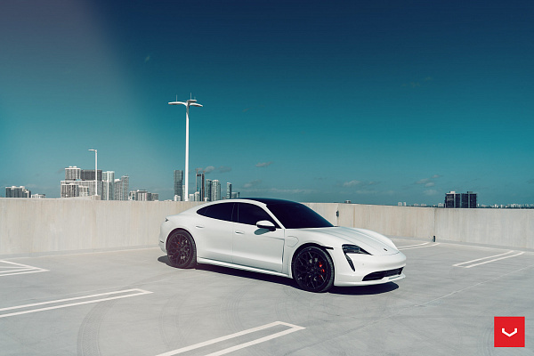 Фото дисков Vossen HF-2 Черный глянец на Porsche Taycan I