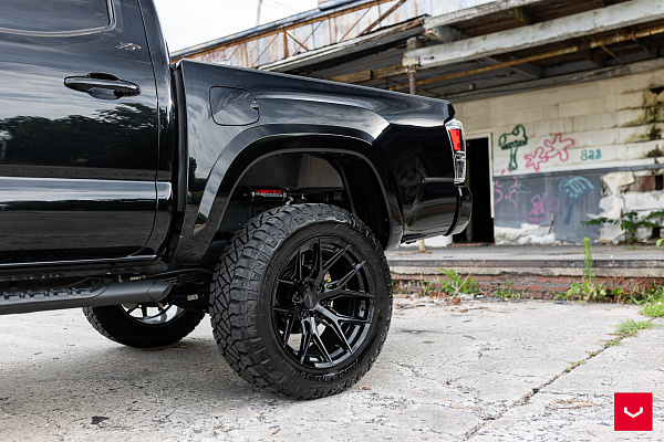 Фото дисков Vossen HF6-4 Черный глянец на Toyota Tacoma III