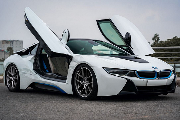 Фото дисков Bola FLE Сатиновый лак на BMW i8