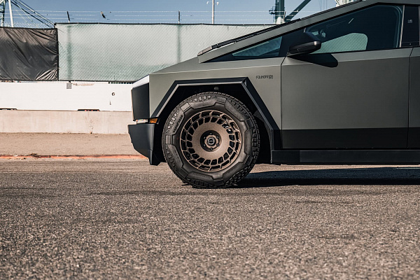 Фото дисков Brixton Forged TR09 AERO1 Другой цвет на Tesla Cybertruck