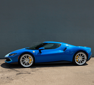 Фото дисков HRE S104SC на Ferrari 296