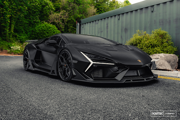 Фото дисков NOVITEC NL4 Черный глянец на Lamborghini Revuelto