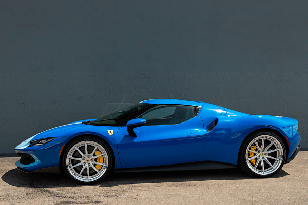 Фото дисков HRE S104SC Глянцевый лак на Ferrari 296