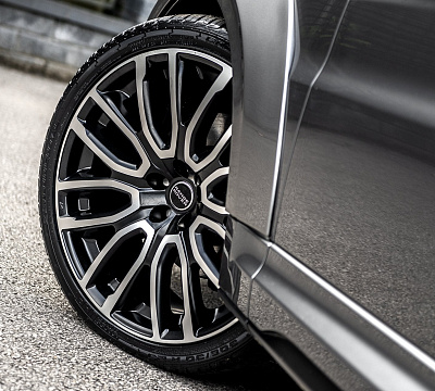 Фото дисков Kahn Pace Car на Range Rover Sport II