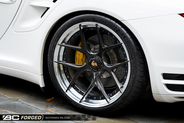 Фото дисков BC Forged HCS21 Глянцевый темный лак на Porsche 911 VI