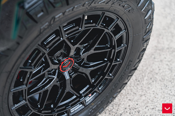Фото дисков Vossen HFX-1 (6-Lug) Черный глянец на Toyota Hilux VIII