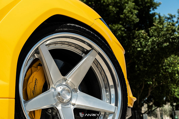 Фото дисков Anrky RS5.3 Глянцевый лак на Lamborghini Urus