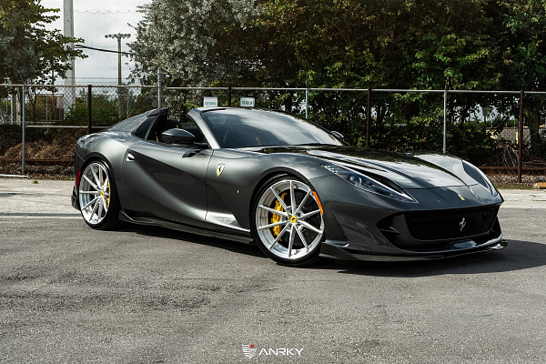 Фото дисков Anrky AN28 Глянцевый лак на Ferrari 812