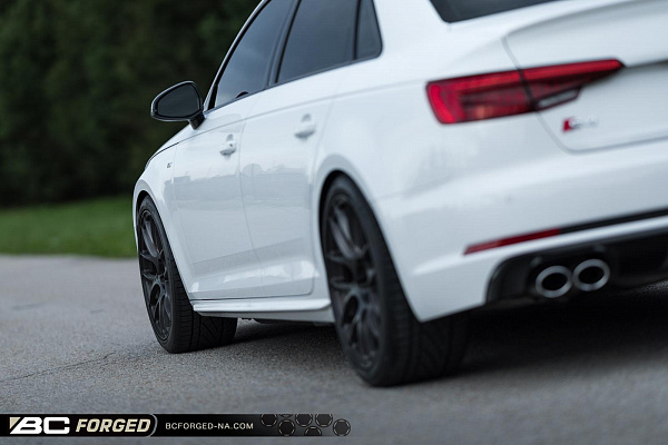 Фото дисков BC Forged RS40 Глянцевый темный лак на Audi A/S/RS 4 (B9)