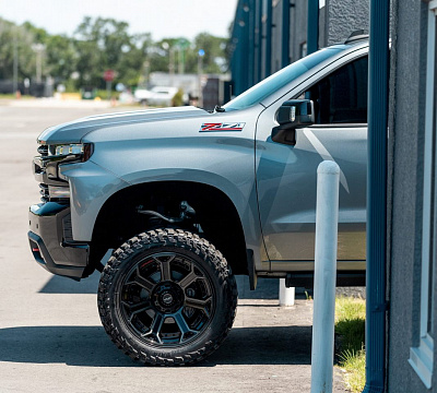 Фото дисков 4PLAY 4P70 на Chevrolet Silverado IV