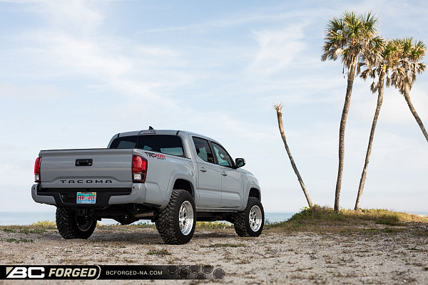 Фото дисков BC Forged LE72 // MLE72 Глянцевый лак на Toyota Tacoma III