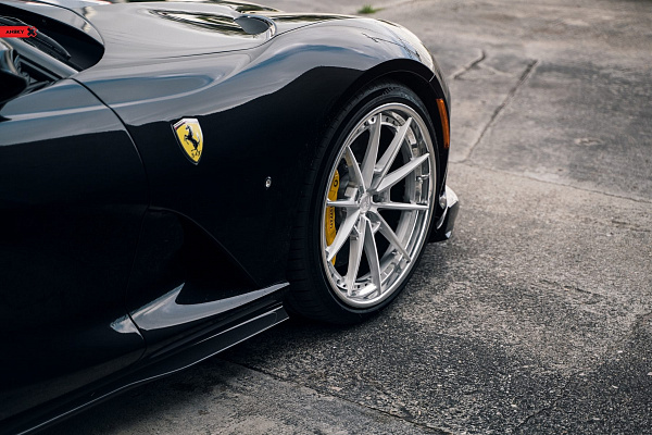 Фото дисков Anrky AN38 Глянцевый лак на Ferrari 812
