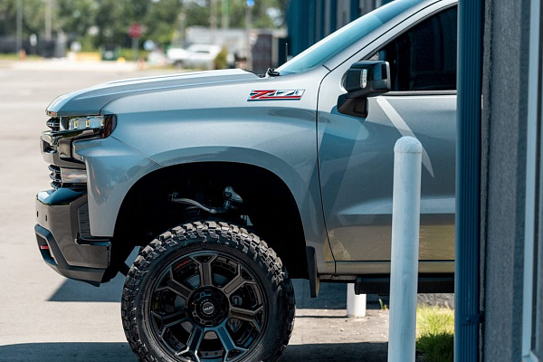 Фото дисков 4PLAY 4P70 Черный глянец на Chevrolet Silverado IV
