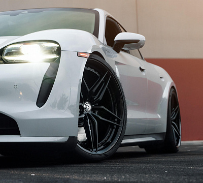 Фото дисков HRE S107SC на Porsche Taycan I