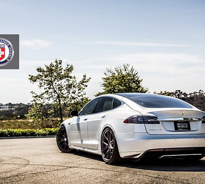 Фото дисков HRE P101 на Tesla Model S