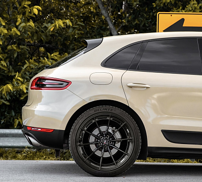 Фото дисков Savini SV-F1 на Porsche Macan I