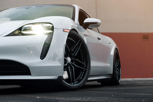 Фото дисков HRE S107SC Черный сатин на Porsche Taycan I