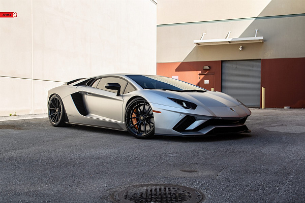 Фото дисков Anrky AN22 Черный сатин на Lamborghini Aventador