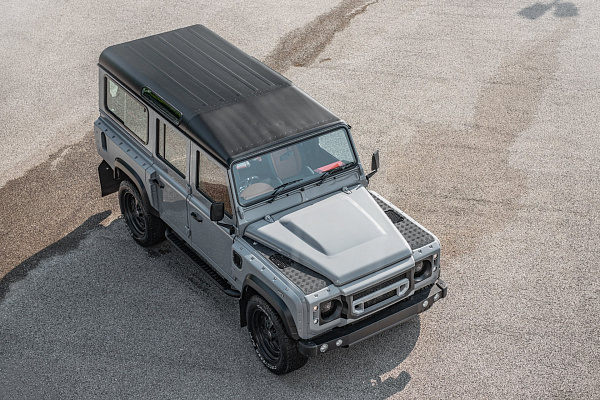 Фото дисков Kahn Rostyle Inspired RS Черный матовый на Land Rover Defender I