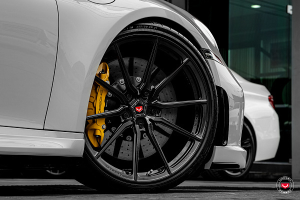 Фото дисков Vossen M-X2 Черный глянец на Porsche 911 VIII